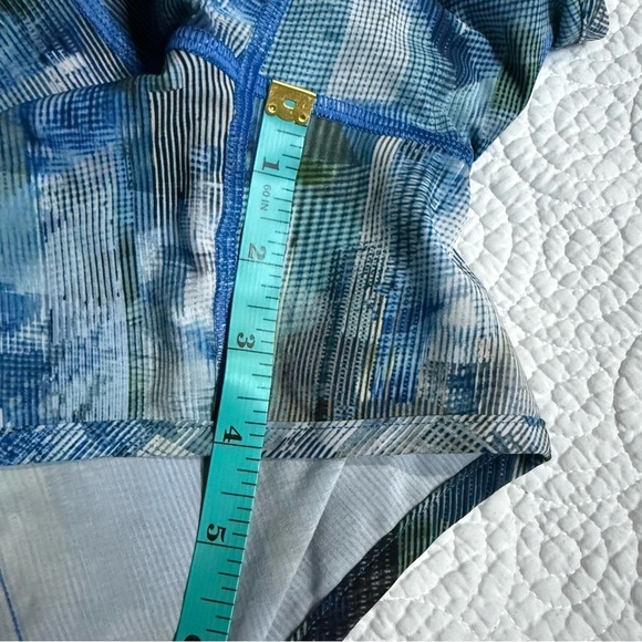 Lululemon Athletica Blue and White Athletic Shorts - Picture 12 of 12